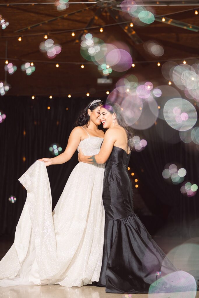 wedding photos with bubbles