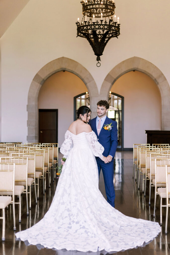 couple at Oakwood Country Club wedding