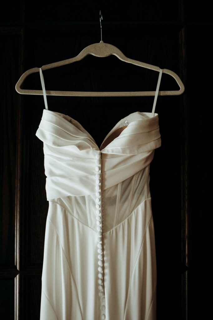 simple, elegant wedding gown