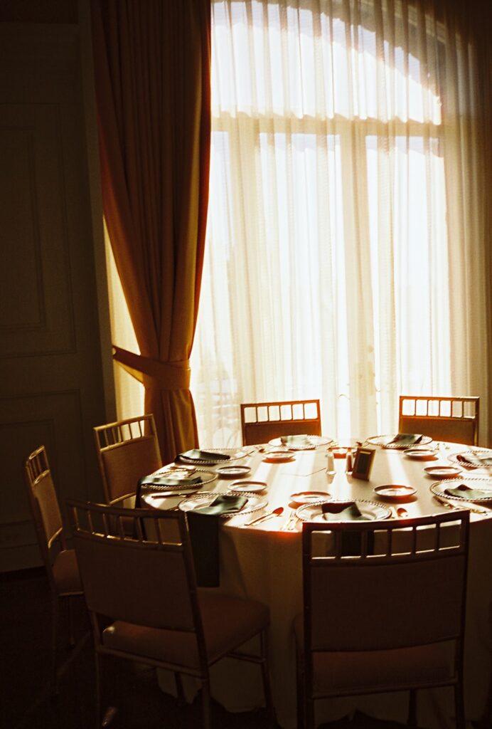 guest table at Oakwood Country Club wedding