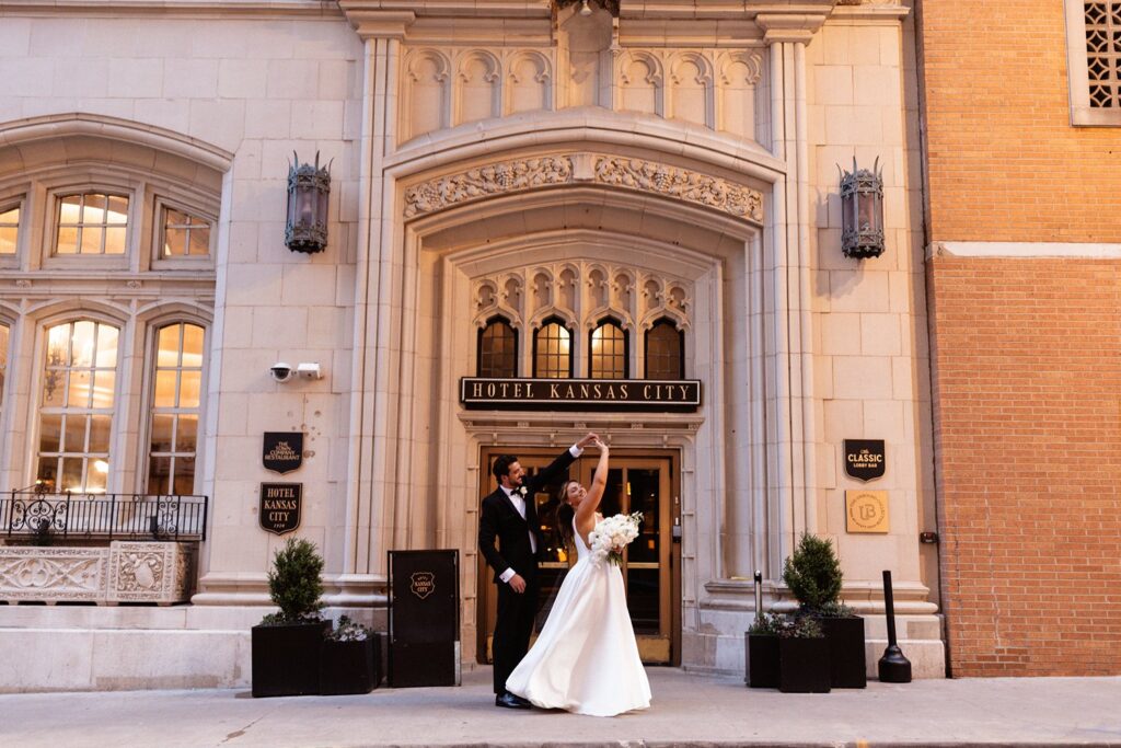 outdoor Hotel KC wedding sunset photos