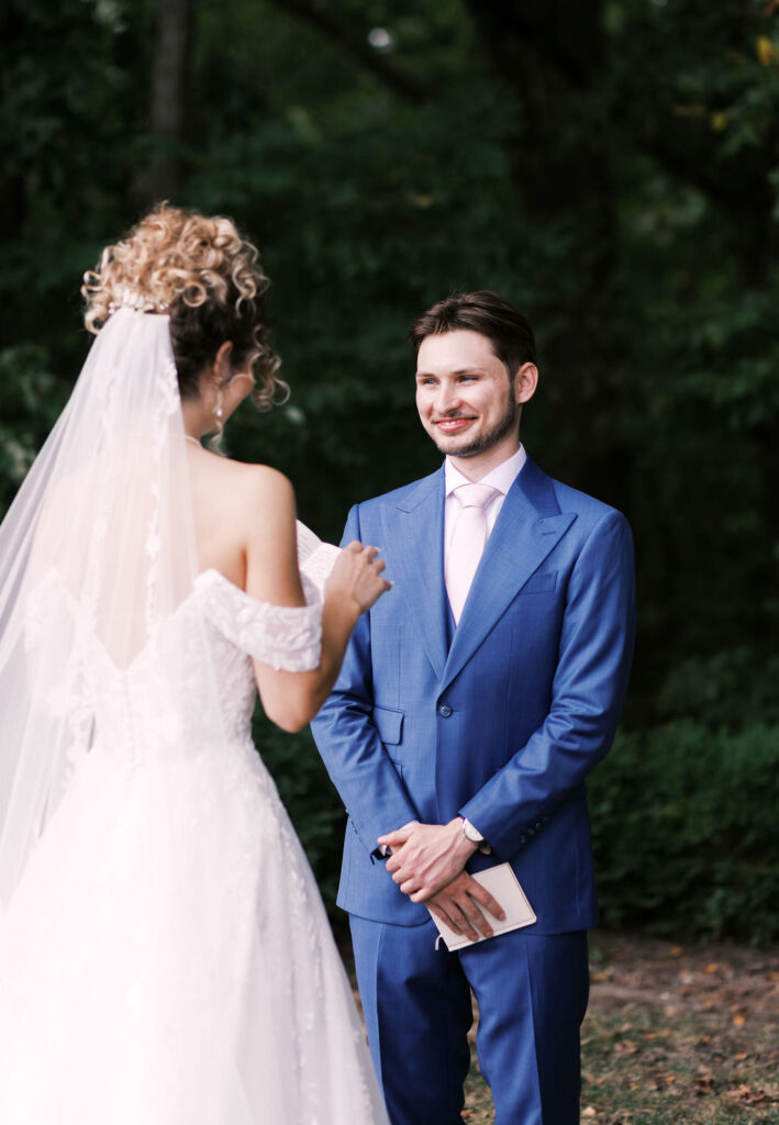 couples' portrait in the garden at countryside chalet