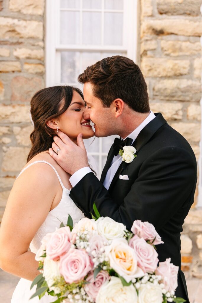 newlywed photos outside of Stone Manor